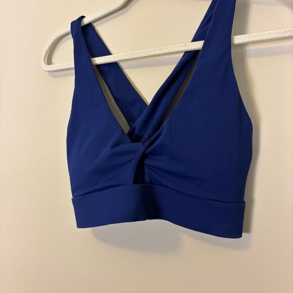 Fabletics Blue Twist Front Criss Cross Back Sports Bra Size Medium - Picture 3 of 6